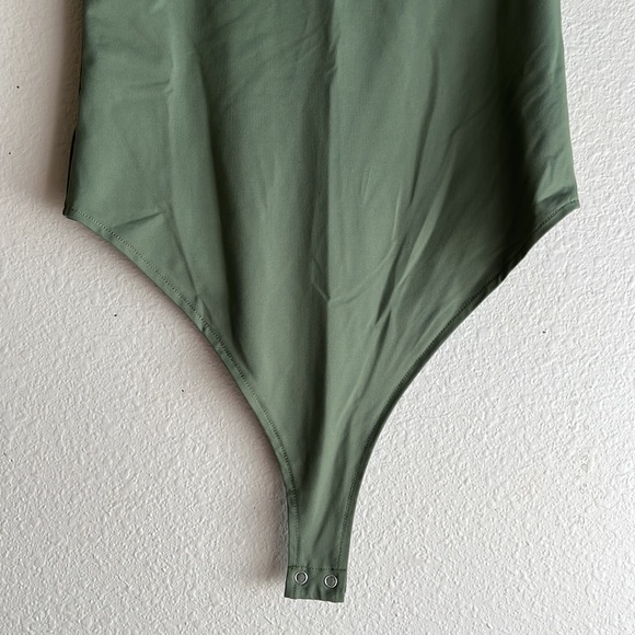 Rule Your World Padded Shoulder Bodysuit Size Medium Reoria - Picture 6 of 6